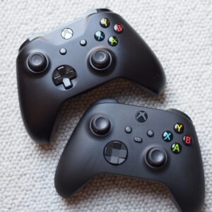 Xbox One and Xbox Series X controllers